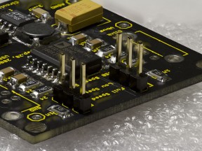 Photo 13. Speed selector jumpers placement